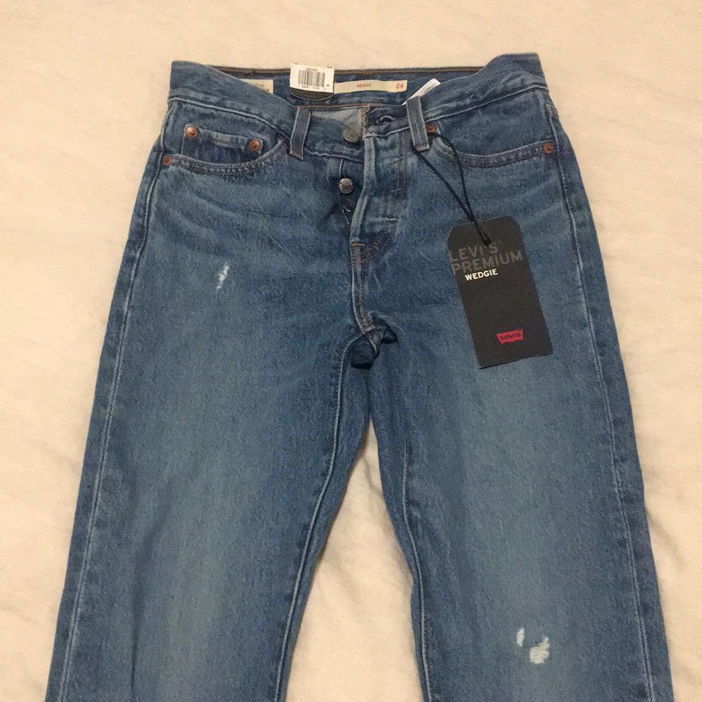 NWT Levi’s wedgie Icon Jeans Size 24